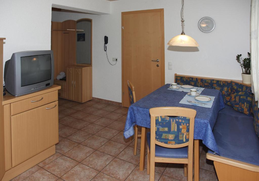 Apartamento Haus Muntschnei Sankt Gallenkirch Habitación foto